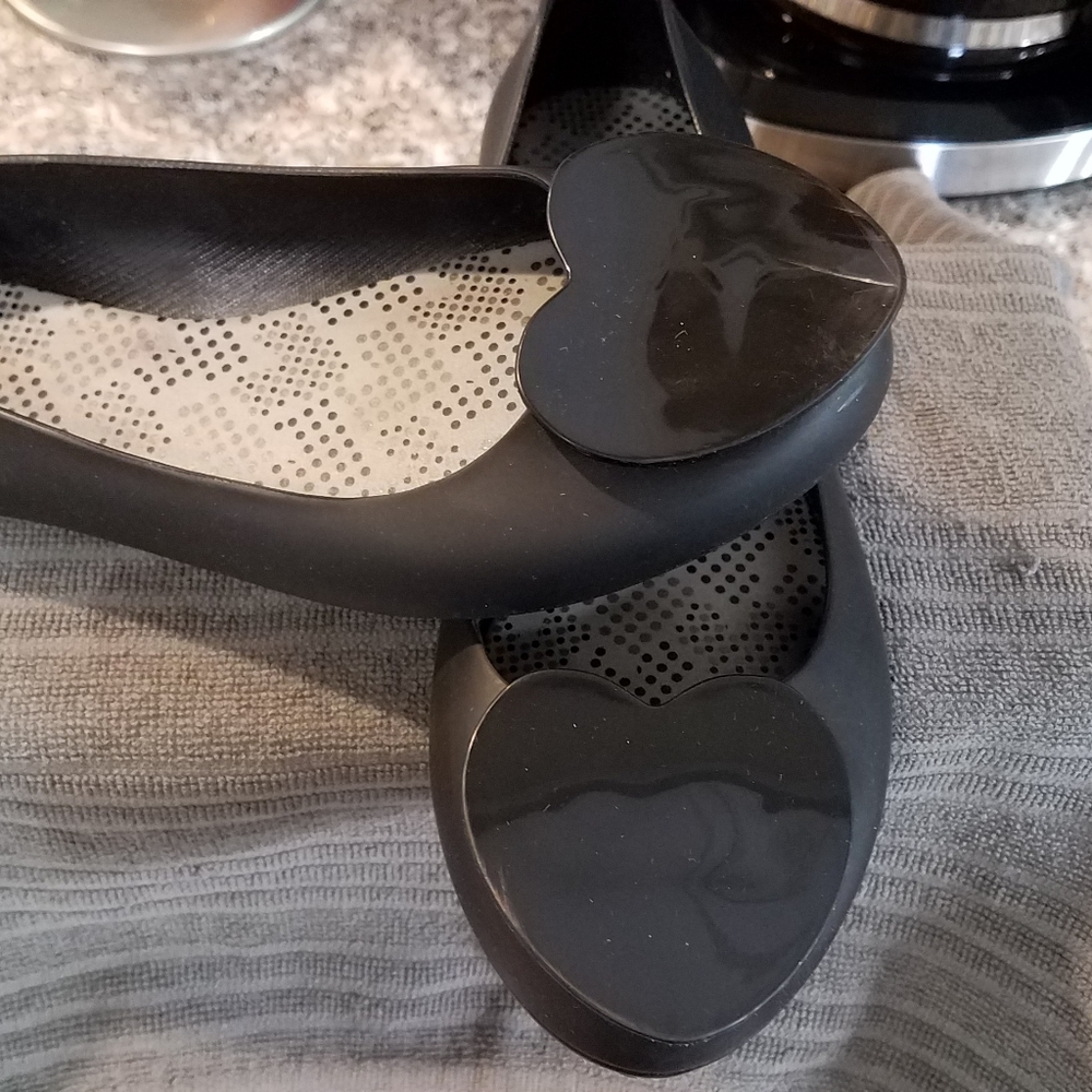 Dreamed by Melissa black heart flats